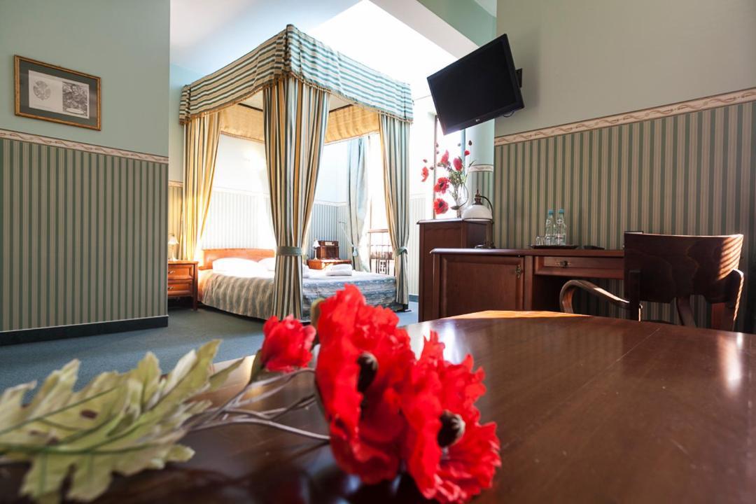 Fort Hotel Warsaw Exterior photo