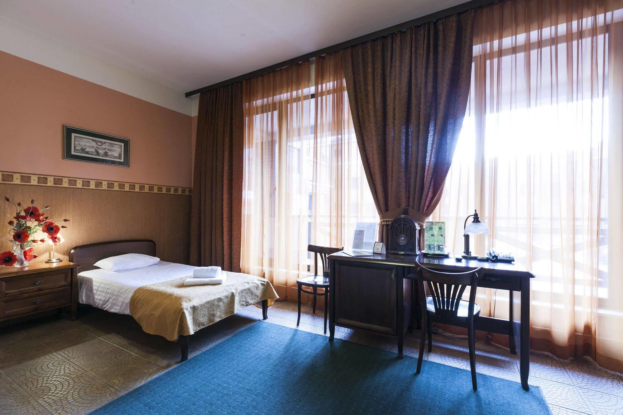 Fort Hotel Warsaw Exterior photo